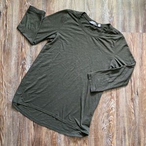 Athleta Green 3/4 Sleeve Top
